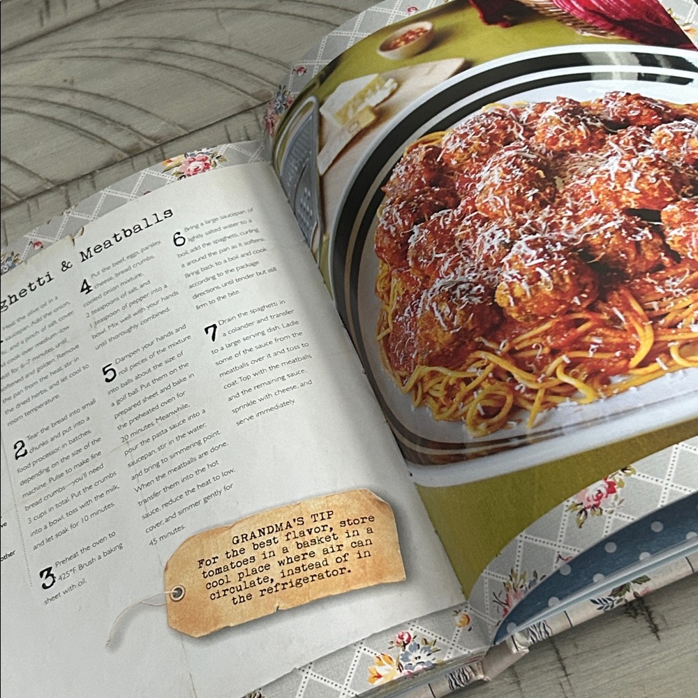 Grandma's Family Meals Hardcover Cookbook Recipes From Grandma’s Kitchen - Picture 4 of 8